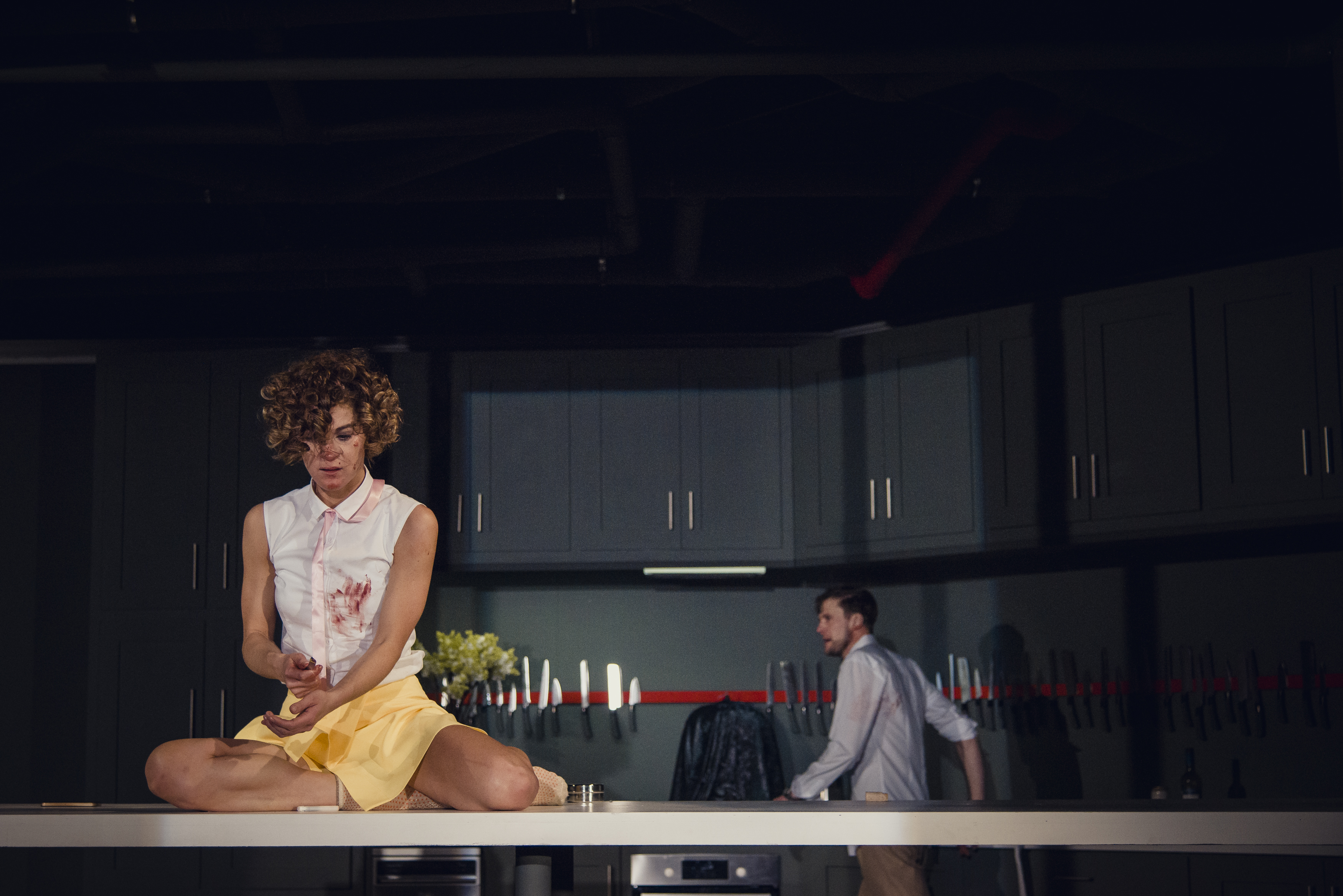 Jūlijas jaunkundze – Ilze Ķuzule-Skrastiņa, Džons – Dainis Grūbe // Foto – Daina Geidmane